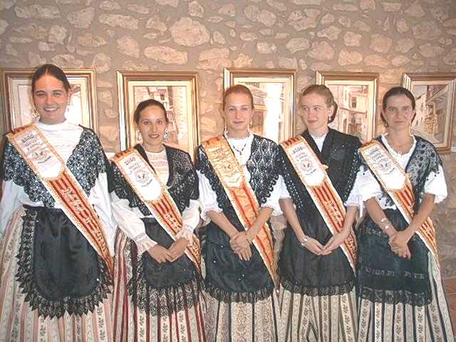 ff2000dames.jpg (55304 bytes)