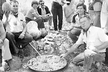 paella.jpg (21951 bytes)