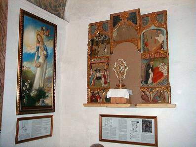 altar2.jpg (23255 bytes)