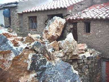 ARES ROCA CAIGUD.jpg (23355 bytes)