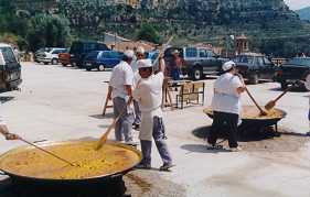 paella.jpg (9267 bytes)